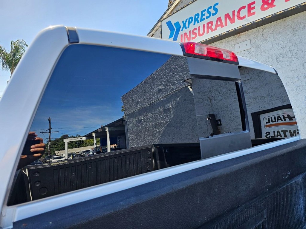 Chevrolet Silverado 1500 Vehicle Full-screen Gallery Image 14