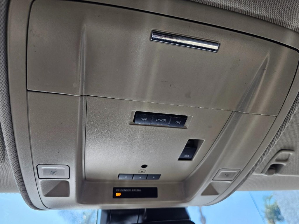 Chevrolet Silverado 1500 Vehicle Full-screen Gallery Image 29