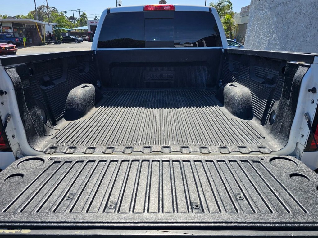 Chevrolet Silverado 1500 Vehicle Full-screen Gallery Image 32