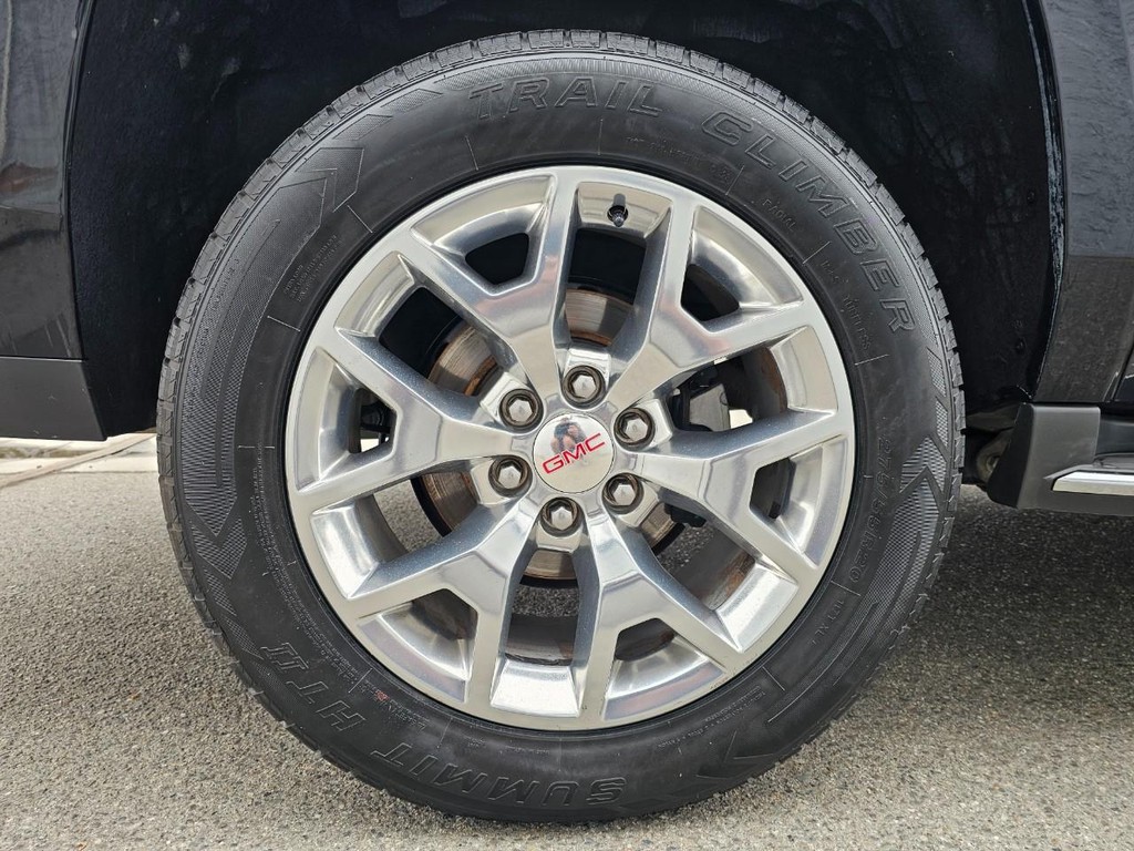 GMC Yukon XL Vehicle Full-screen Gallery Image 16