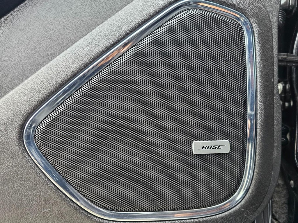 GMC Yukon XL Vehicle Full-screen Gallery Image 18