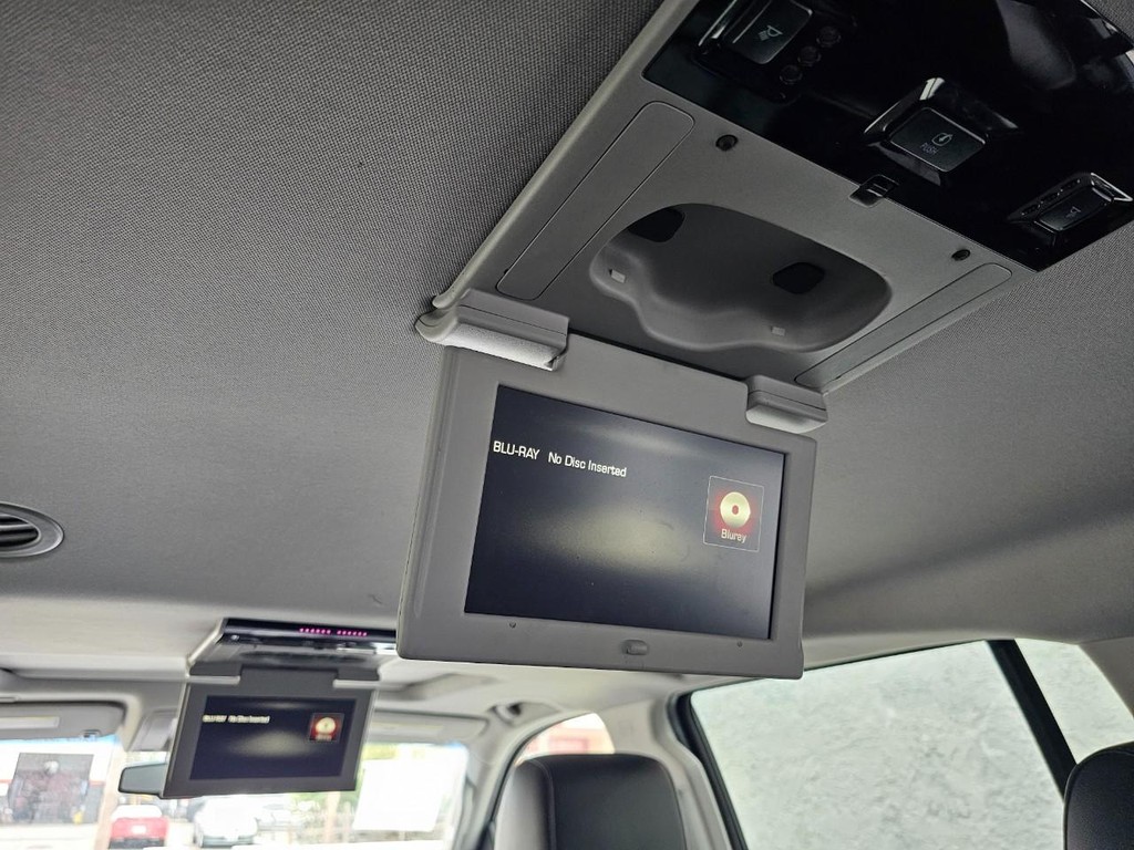 GMC Yukon XL Vehicle Full-screen Gallery Image 27