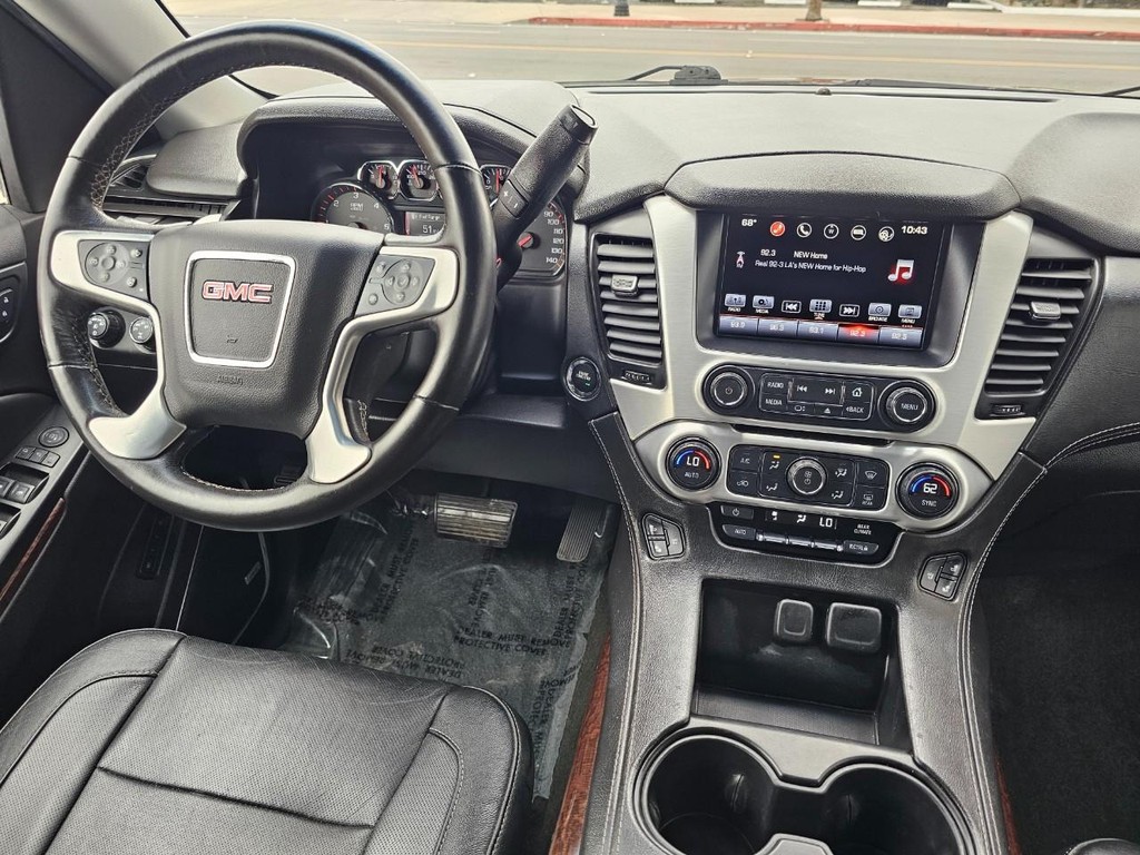 GMC Yukon XL Vehicle Full-screen Gallery Image 32