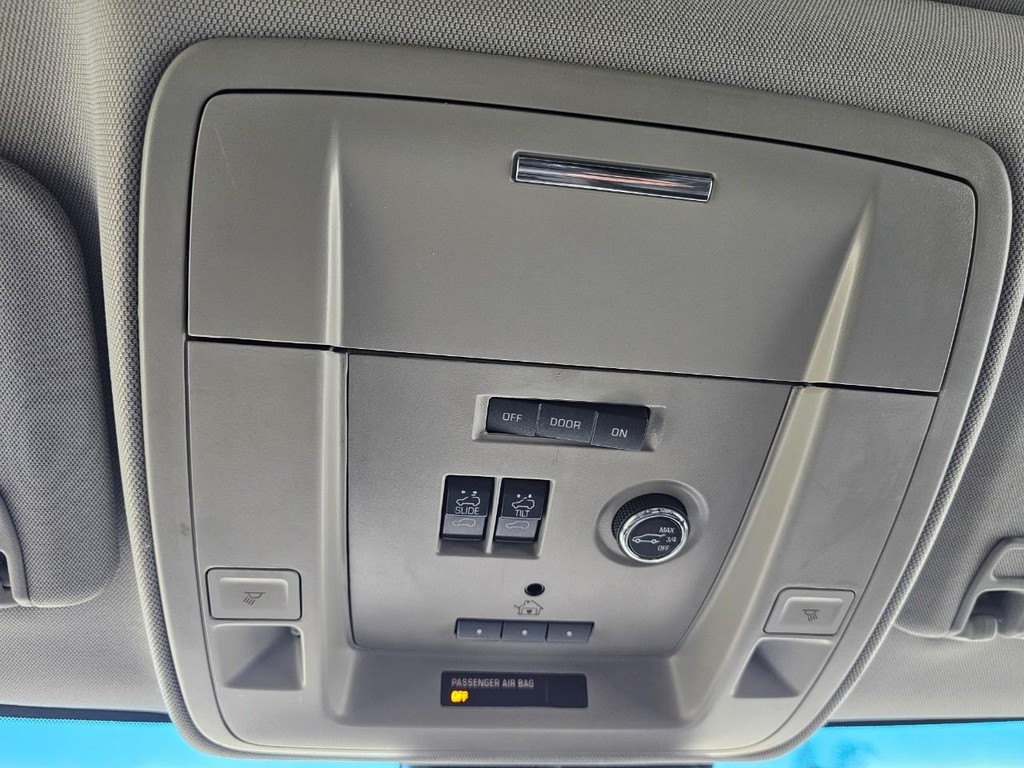 GMC Yukon XL Vehicle Full-screen Gallery Image 37