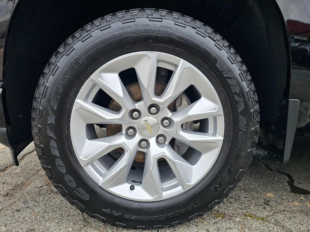Chevrolet Silverado 1500 Vehicle Full-screen Gallery Image 16