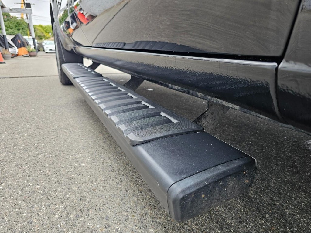 Chevrolet Silverado 1500 Vehicle Full-screen Gallery Image 17
