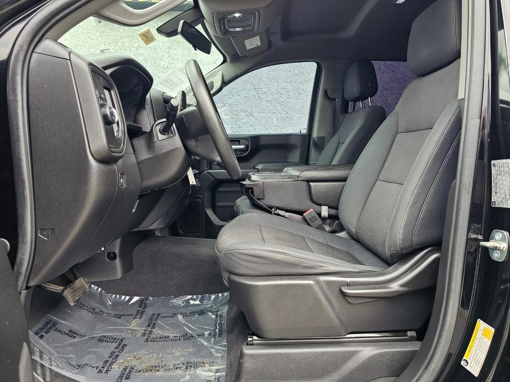 Chevrolet Silverado 1500 Vehicle Full-screen Gallery Image 19
