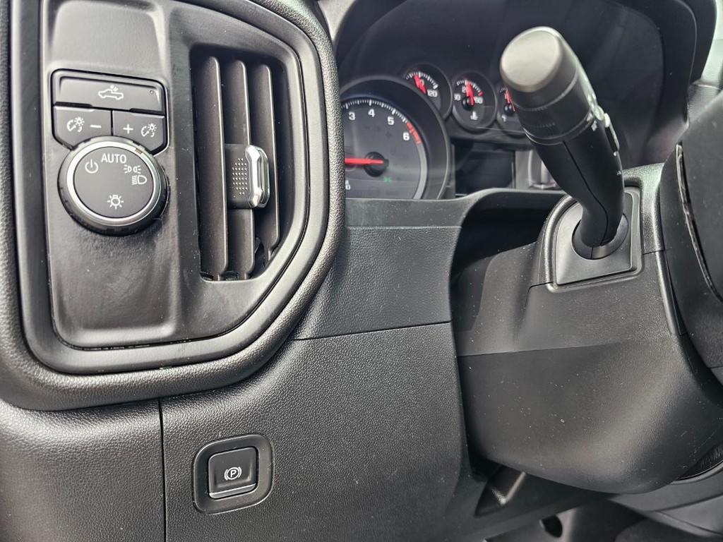 Chevrolet Silverado 1500 Vehicle Full-screen Gallery Image 20