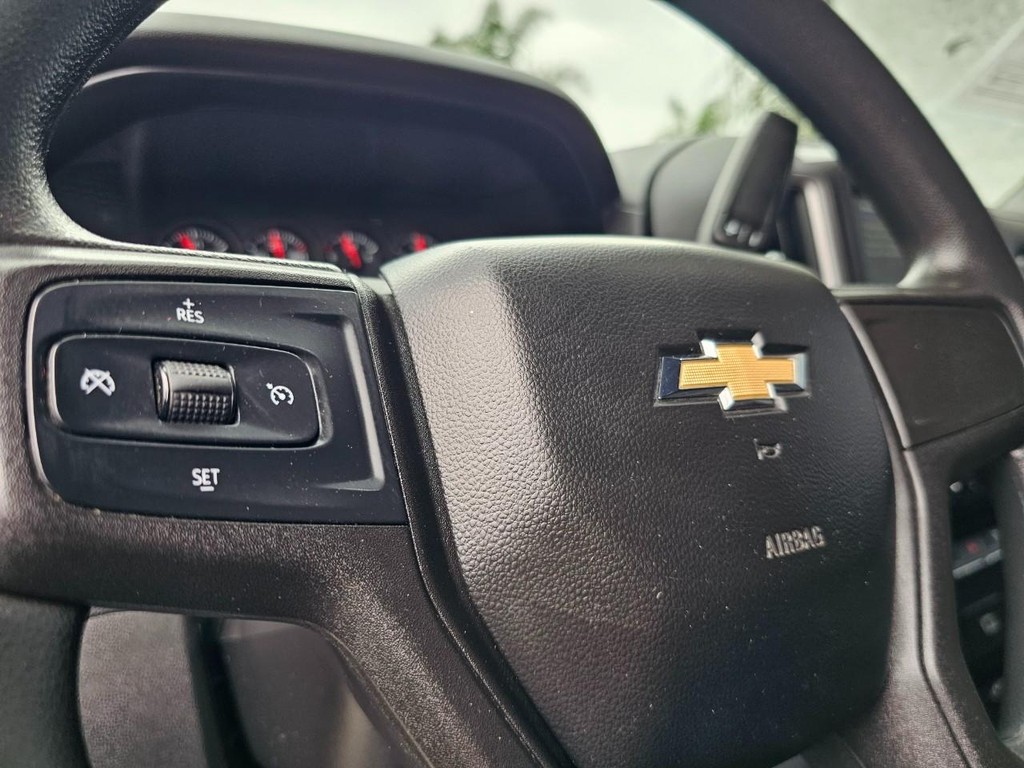 Chevrolet Silverado 1500 Vehicle Full-screen Gallery Image 21