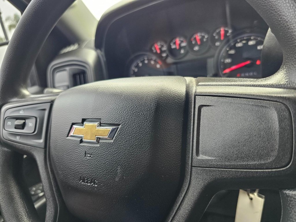 Chevrolet Silverado 1500 Vehicle Full-screen Gallery Image 22