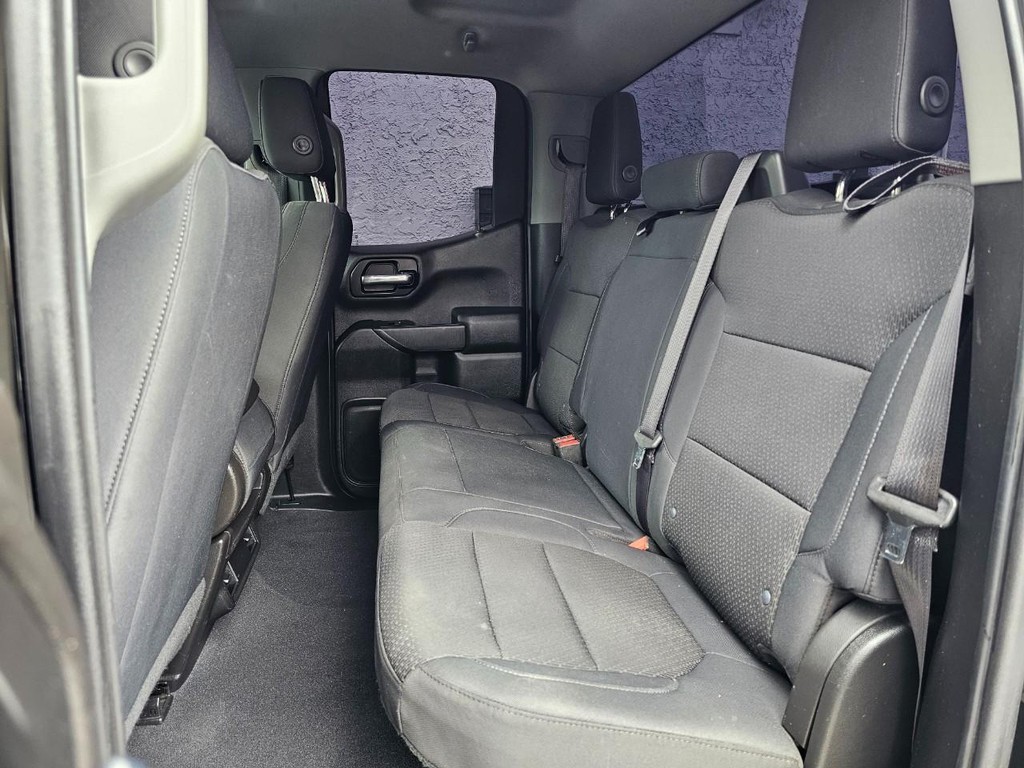 Chevrolet Silverado 1500 Vehicle Full-screen Gallery Image 24