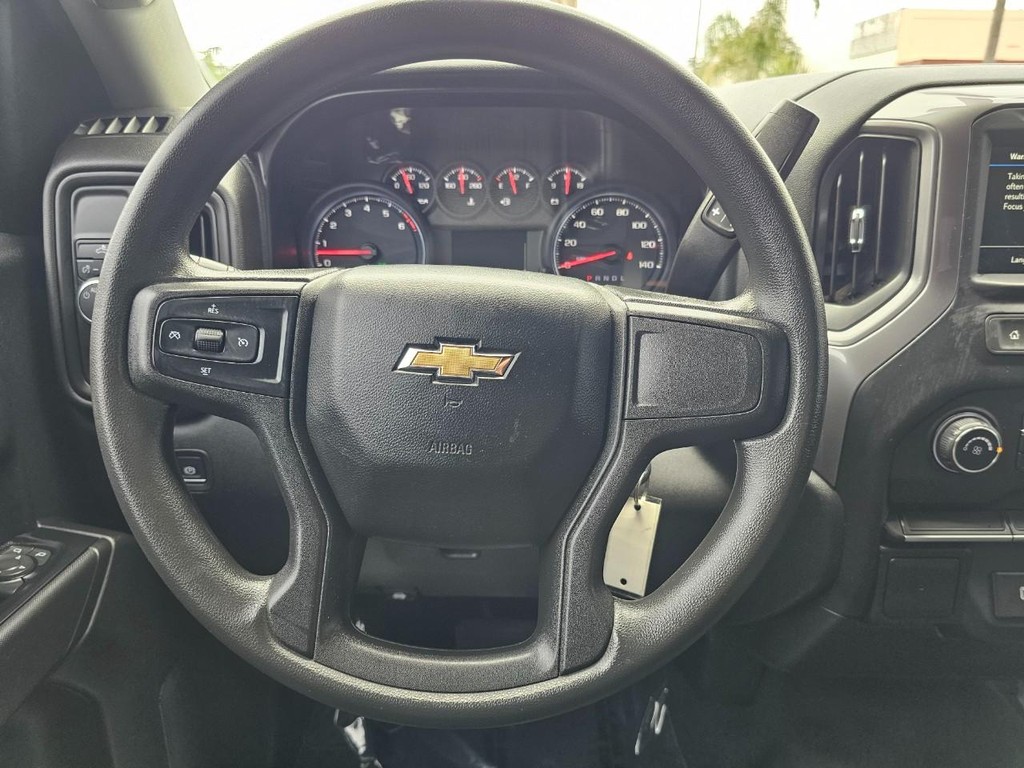 Chevrolet Silverado 1500 Vehicle Full-screen Gallery Image 29