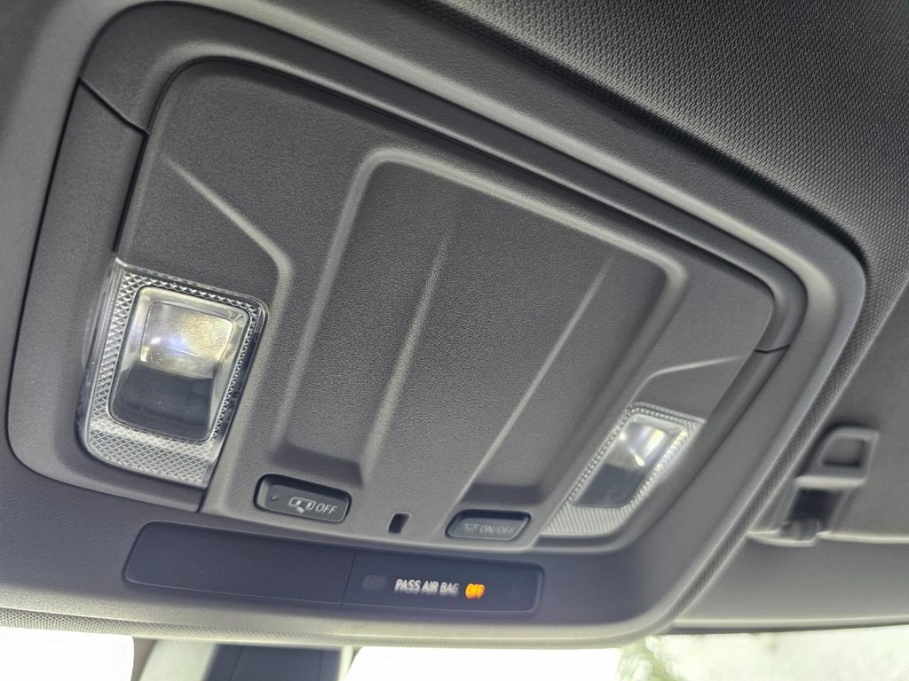 Chevrolet Silverado 1500 Vehicle Full-screen Gallery Image 31