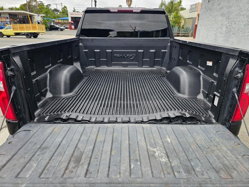 Chevrolet Silverado 1500 Vehicle Full-screen Gallery Image 33