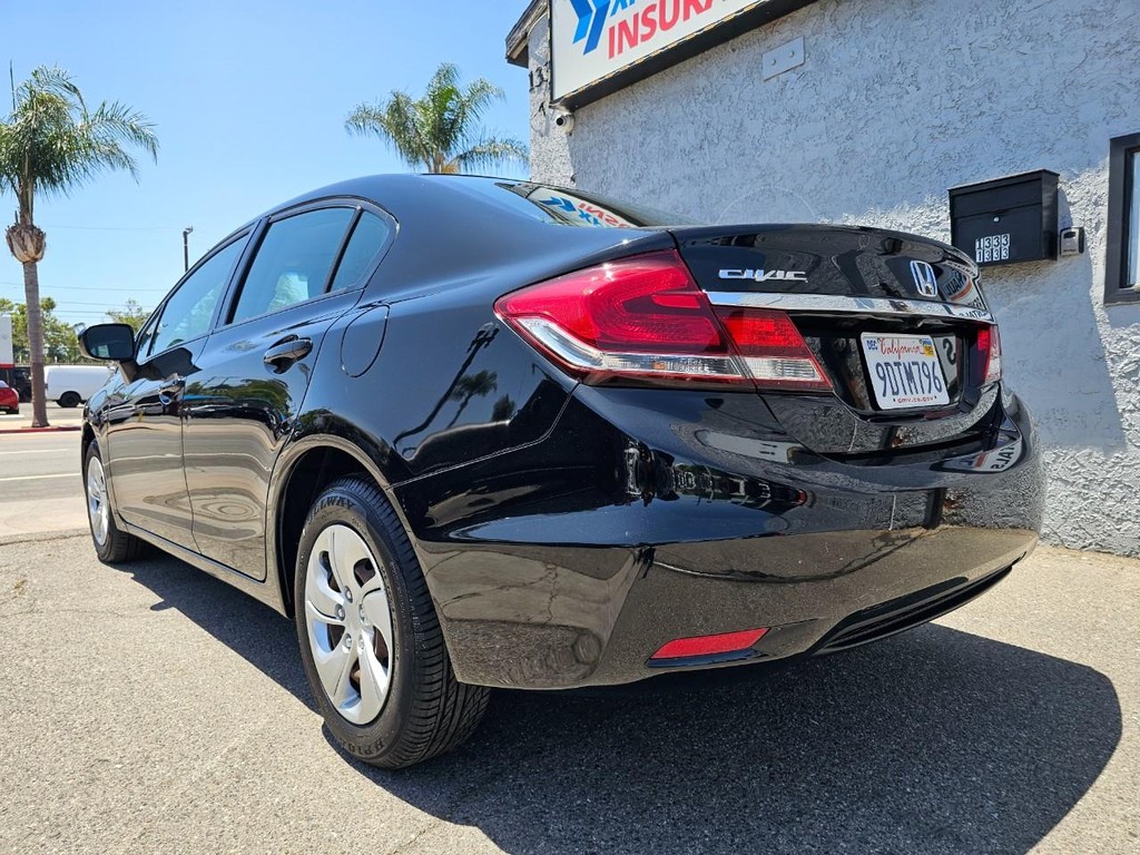 Honda Civic Sedan Vehicle Full-screen Gallery Image 4