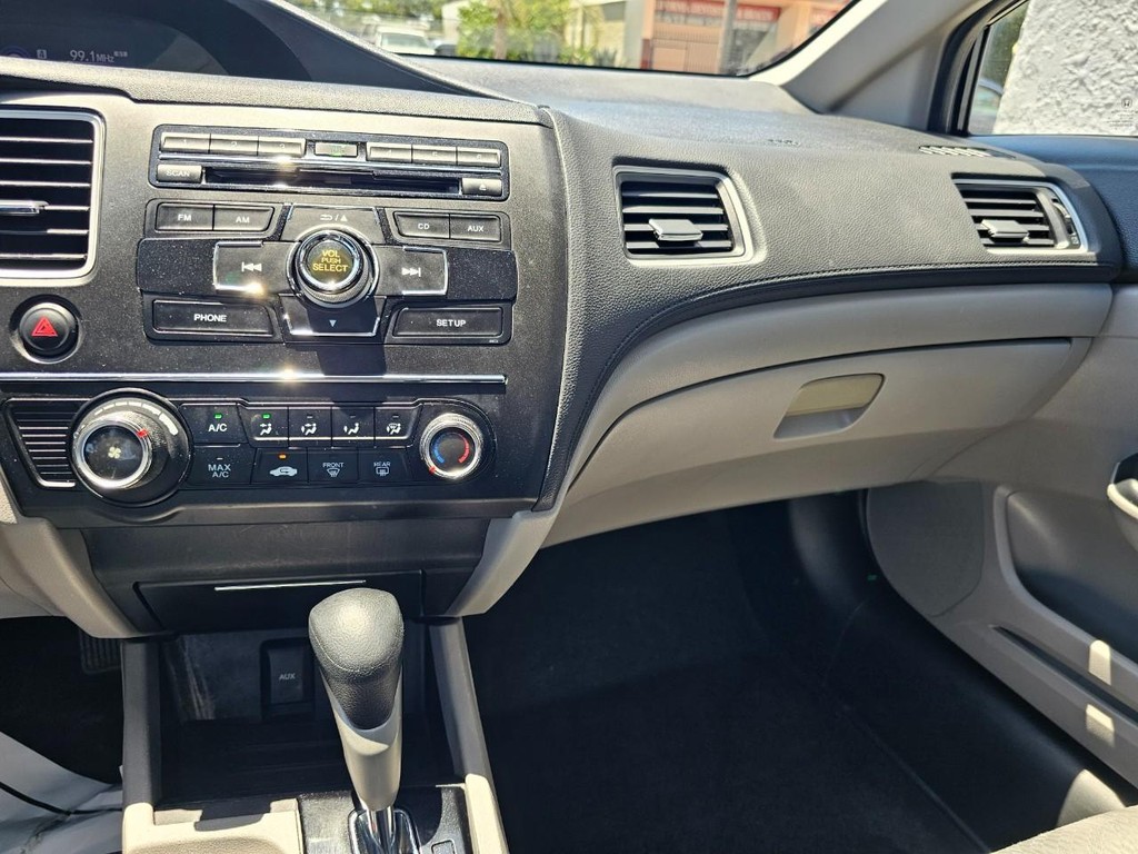 Honda Civic Sedan Vehicle Full-screen Gallery Image 23