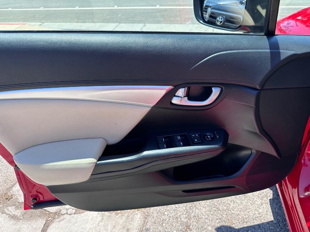 Honda Civic Sedan Vehicle Full-screen Gallery Image 22