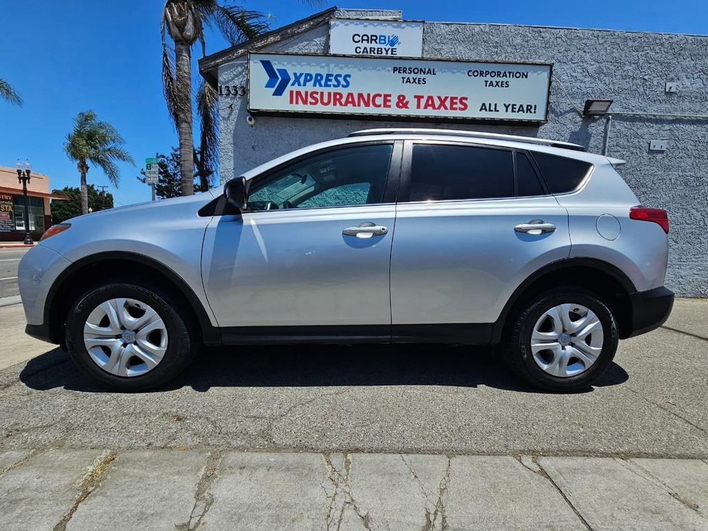 Toyota RAV4 Vehicle Full-screen Gallery Image 3