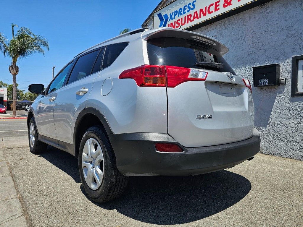 Toyota RAV4 Vehicle Full-screen Gallery Image 4