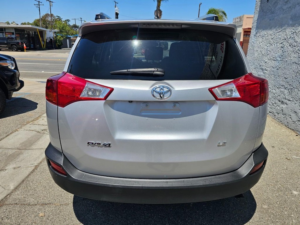 Toyota RAV4 Vehicle Full-screen Gallery Image 5