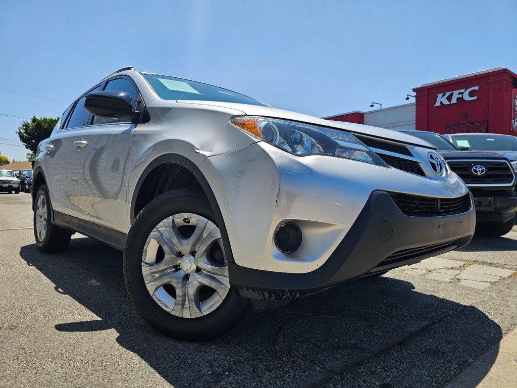 Toyota RAV4 Vehicle Full-screen Gallery Image 7