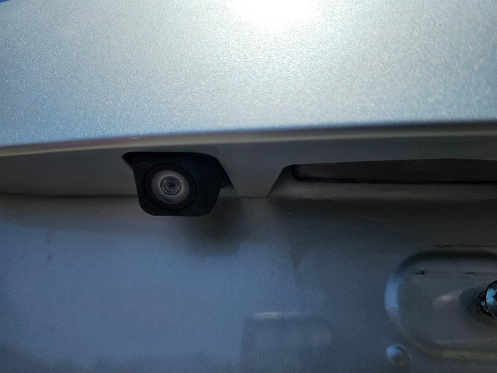 Toyota RAV4 Vehicle Full-screen Gallery Image 13