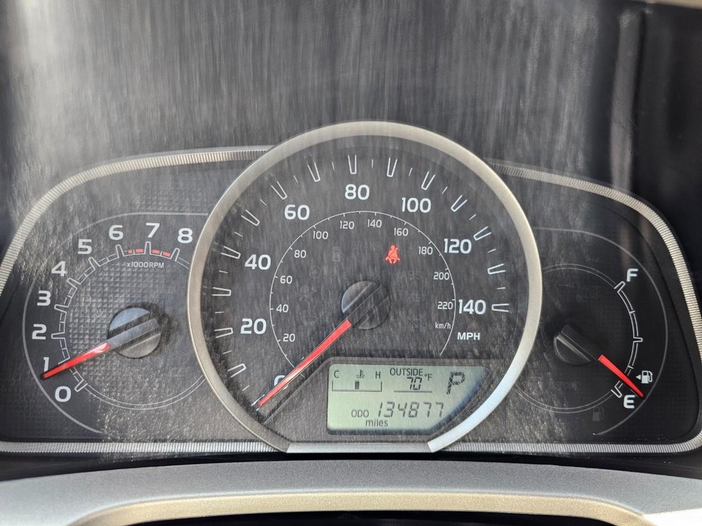 Toyota RAV4 Vehicle Full-screen Gallery Image 19