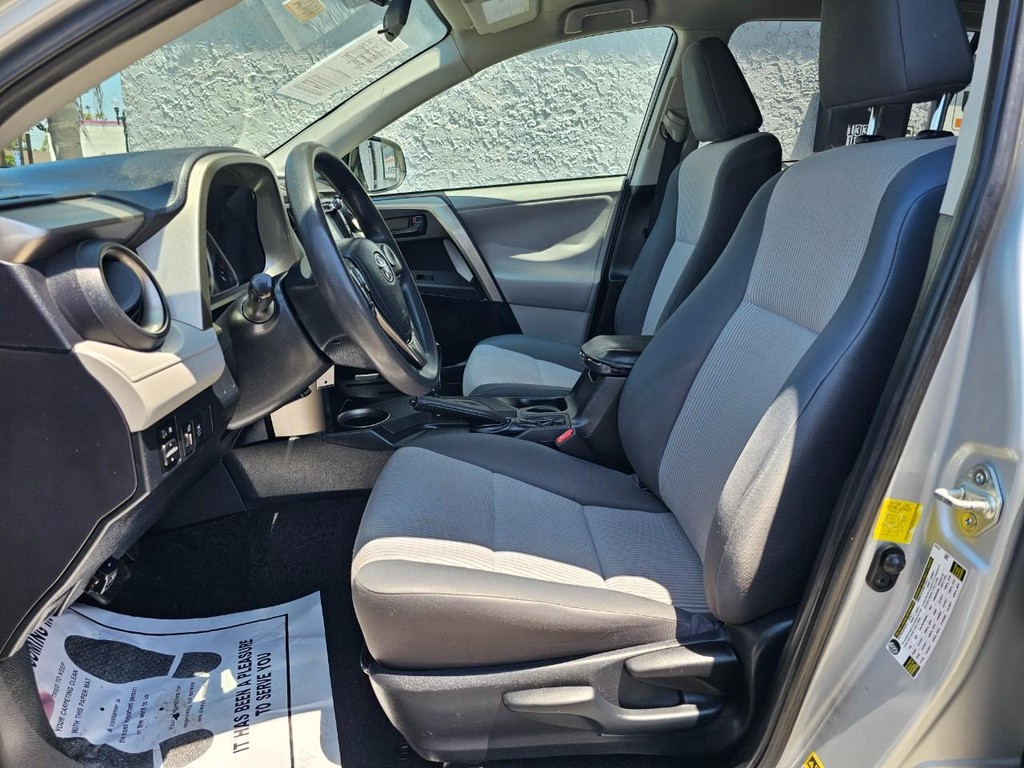 Toyota RAV4 Vehicle Full-screen Gallery Image 20