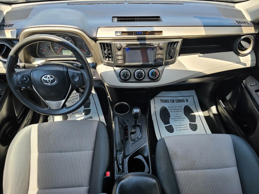 Toyota RAV4 Vehicle Full-screen Gallery Image 23