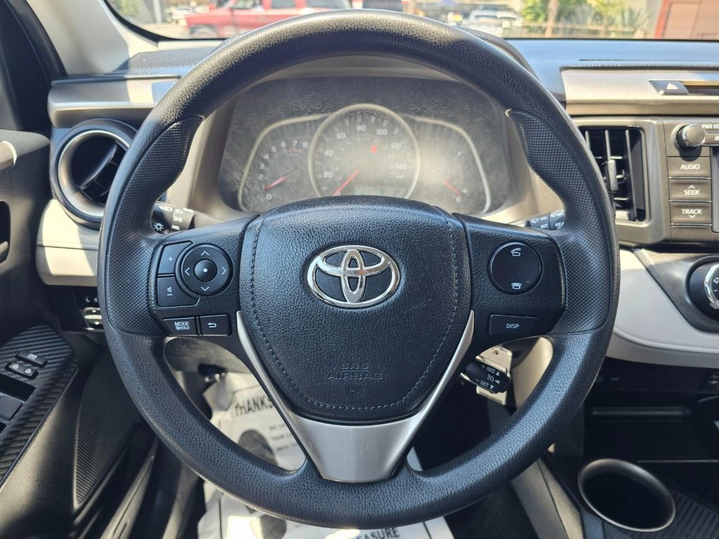 Toyota RAV4 Vehicle Full-screen Gallery Image 25