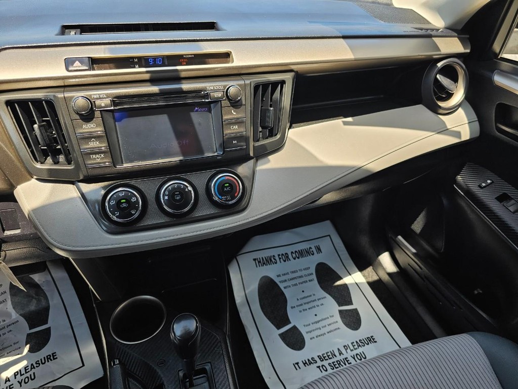 Toyota RAV4 Vehicle Full-screen Gallery Image 27
