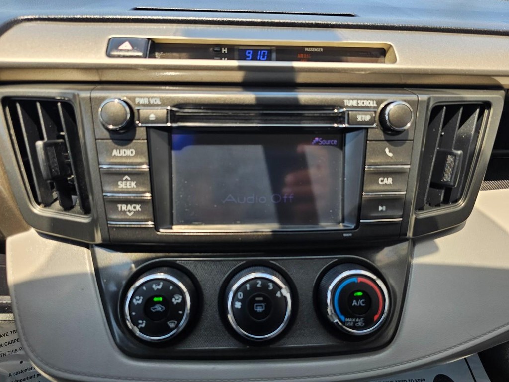 Toyota RAV4 Vehicle Full-screen Gallery Image 28