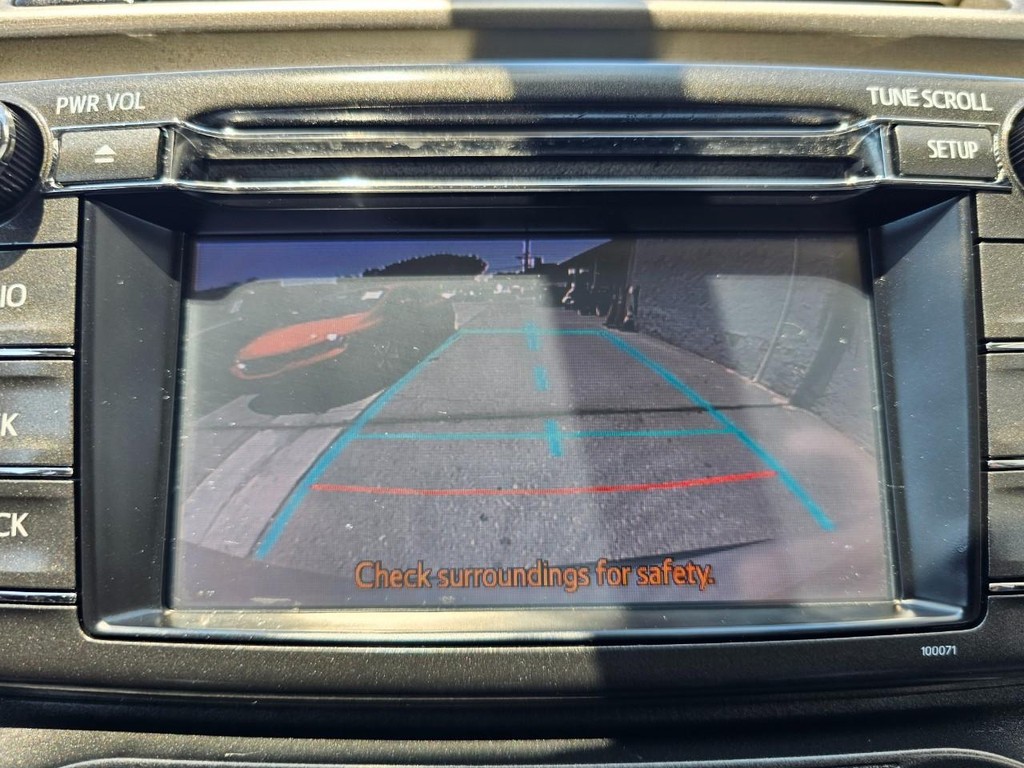 Toyota RAV4 Vehicle Full-screen Gallery Image 29