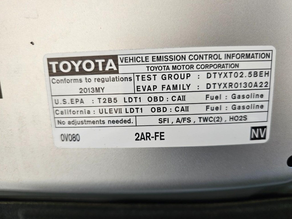 Toyota RAV4 Vehicle Full-screen Gallery Image 36