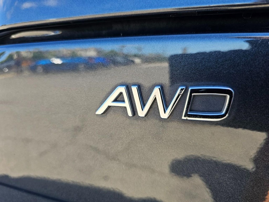Volvo XC90 3.2 Premier Plus Vehicle Full-screen Gallery Image 16