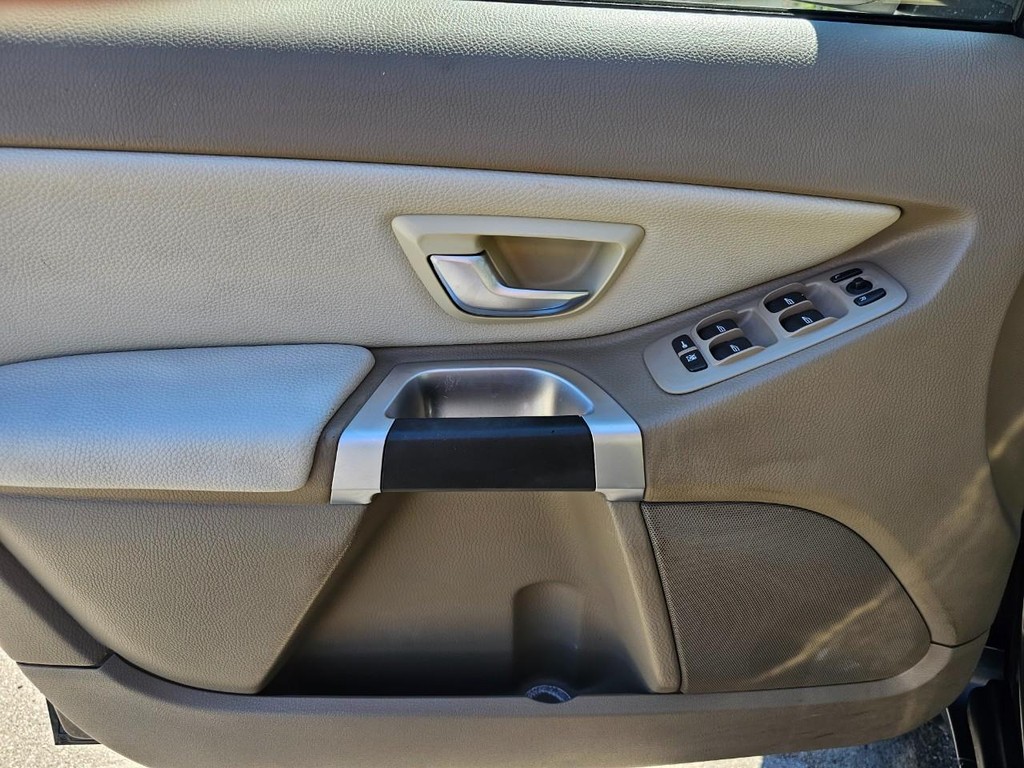 Volvo XC90 3.2 Premier Plus Vehicle Full-screen Gallery Image 20