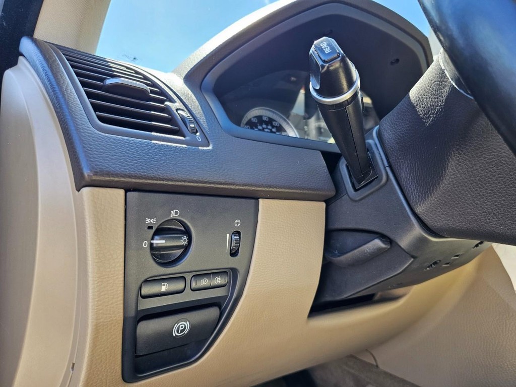 Volvo XC90 3.2 Premier Plus Vehicle Full-screen Gallery Image 22