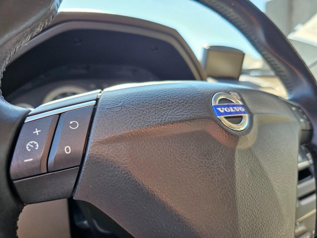 Volvo XC90 3.2 Premier Plus Vehicle Full-screen Gallery Image 23