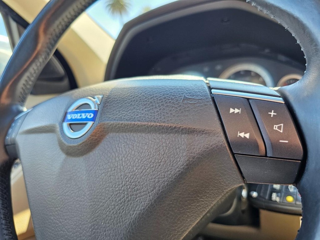 Volvo XC90 3.2 Premier Plus Vehicle Full-screen Gallery Image 24