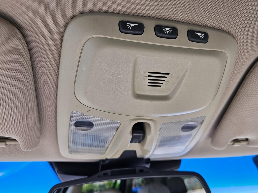 Volvo XC90 3.2 Premier Plus Vehicle Full-screen Gallery Image 36