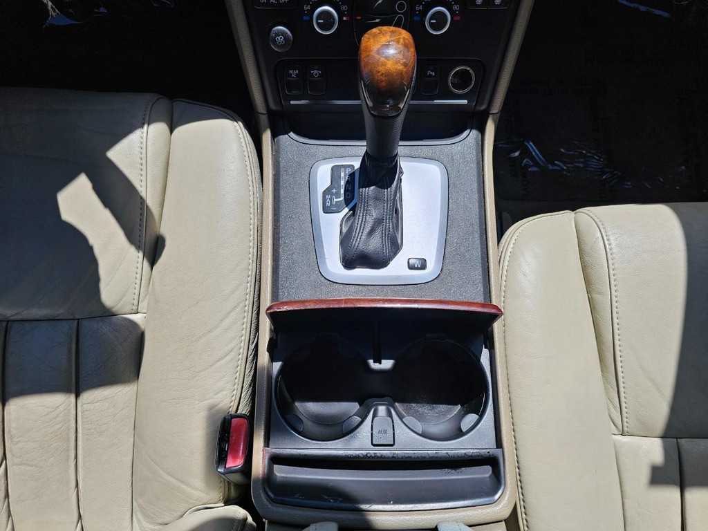 Volvo XC90 3.2 Premier Plus Vehicle Full-screen Gallery Image 40