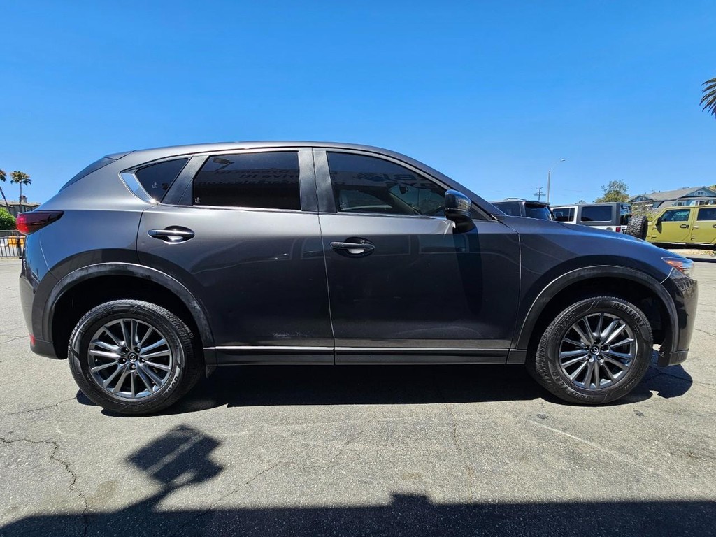 Mazda CX-5 Vehicle Full-screen Gallery Image 7