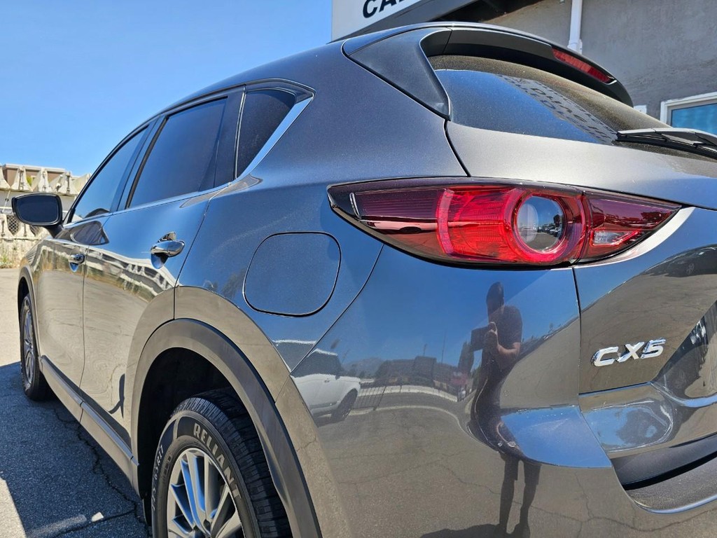 Mazda CX-5 Vehicle Full-screen Gallery Image 12