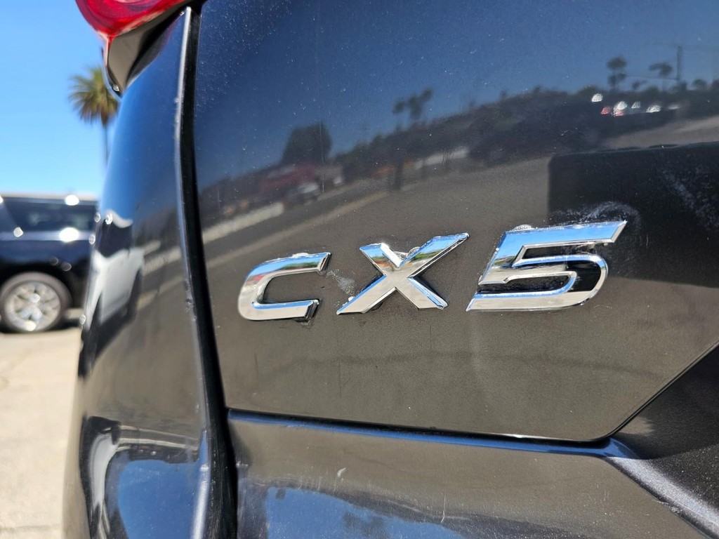 Mazda CX-5 Vehicle Full-screen Gallery Image 14