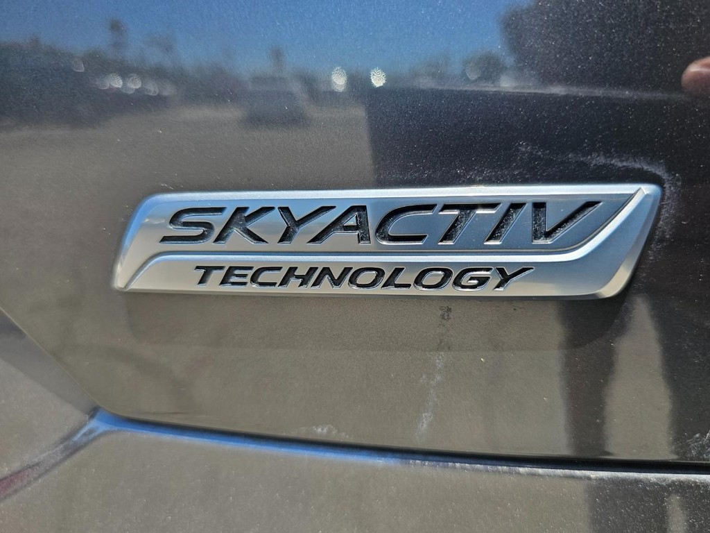 Mazda CX-5 Vehicle Full-screen Gallery Image 17