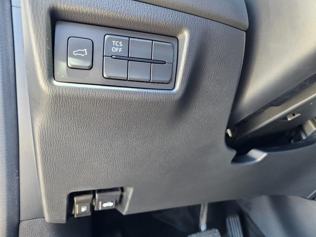Mazda CX-5 Vehicle Full-screen Gallery Image 22