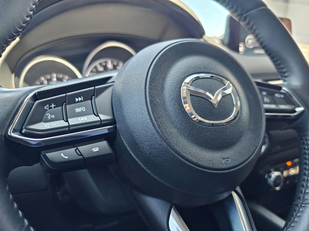 Mazda CX-5 Vehicle Full-screen Gallery Image 23