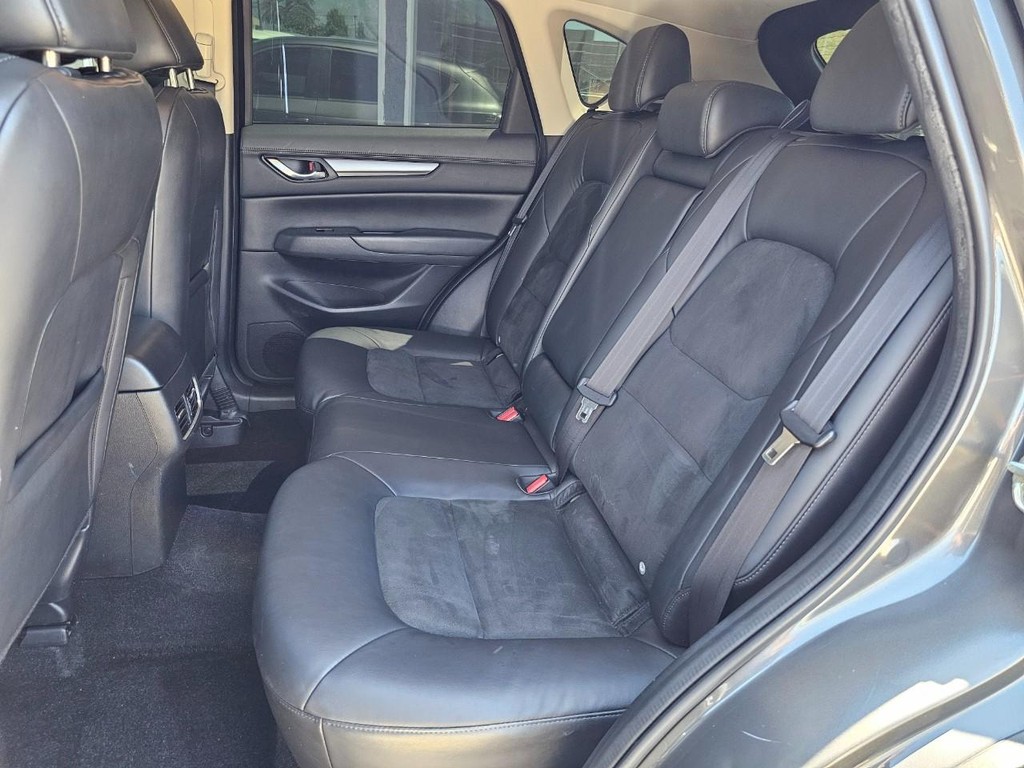 Mazda CX-5 Vehicle Full-screen Gallery Image 26