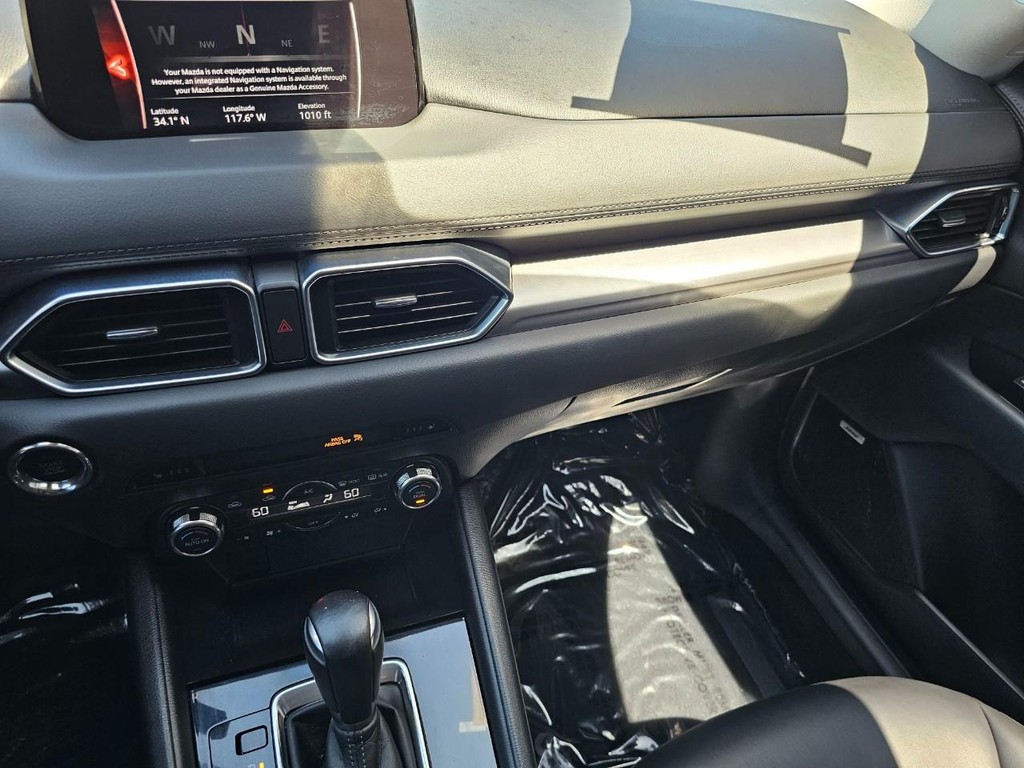 Mazda CX-5 Vehicle Full-screen Gallery Image 31