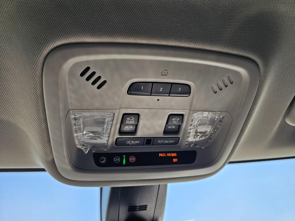 Chevrolet Traverse Vehicle Full-screen Gallery Image 36